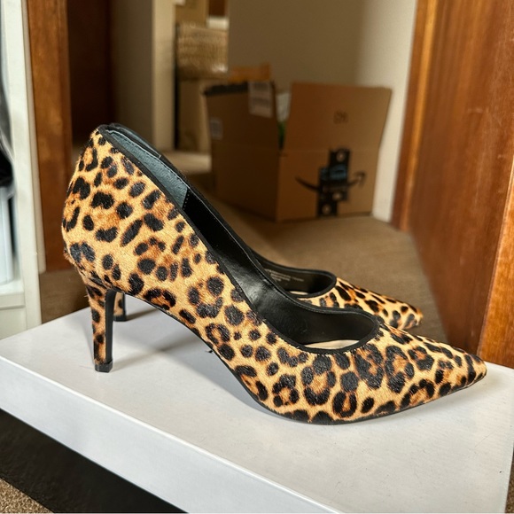 Alfani| Jeules Pointed Toe Pumps - Picture 3 of 3